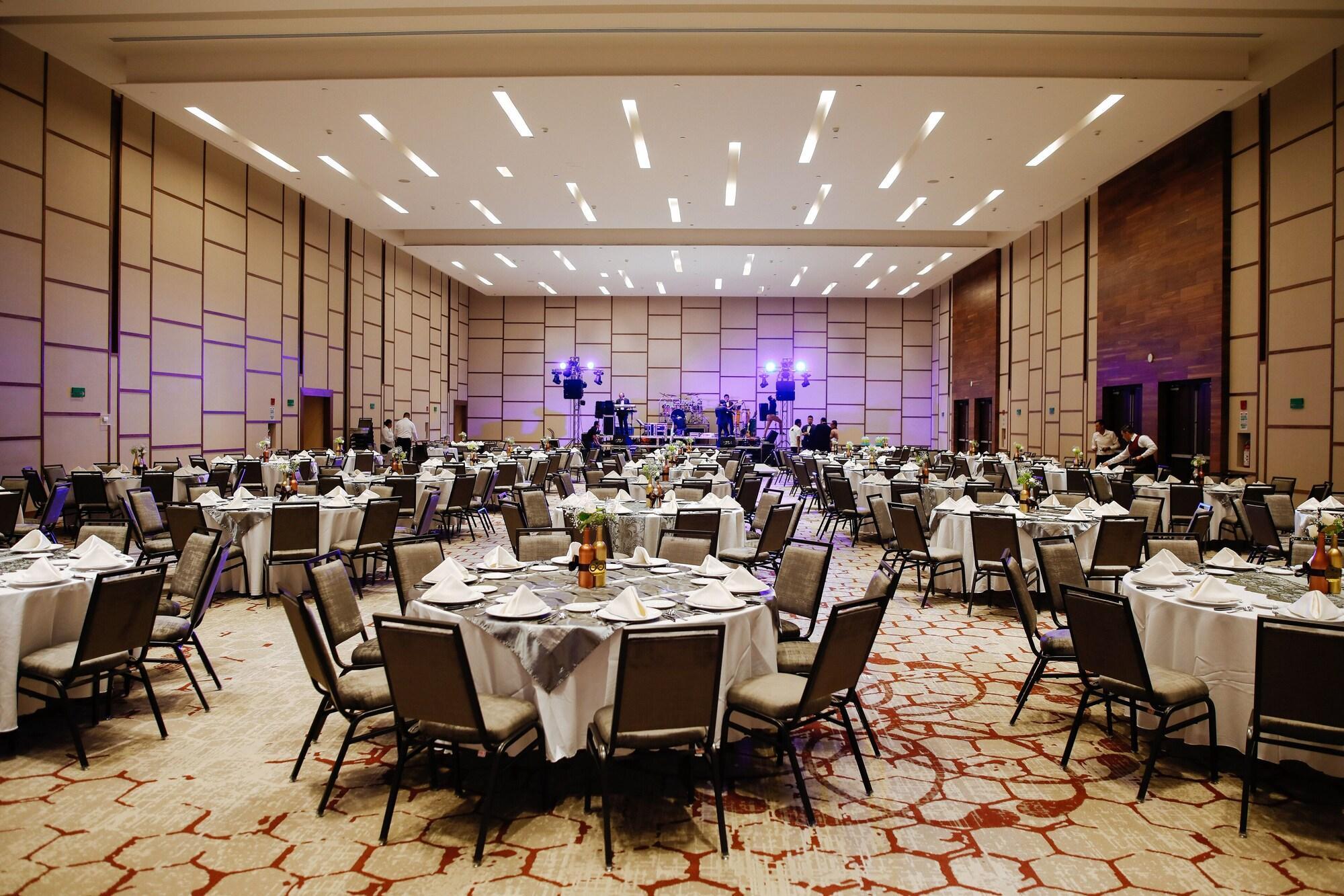 Doubletree By Hilton Celaya Celaya  Exteriér fotografie